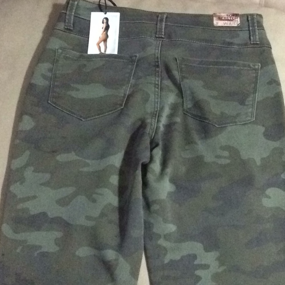 Pants - Picture 3 of 7